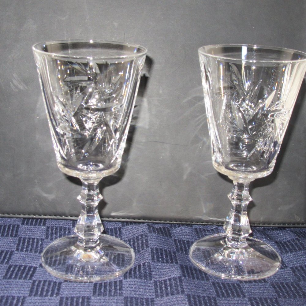 2 Pinwheel pattern Crystal Glasses